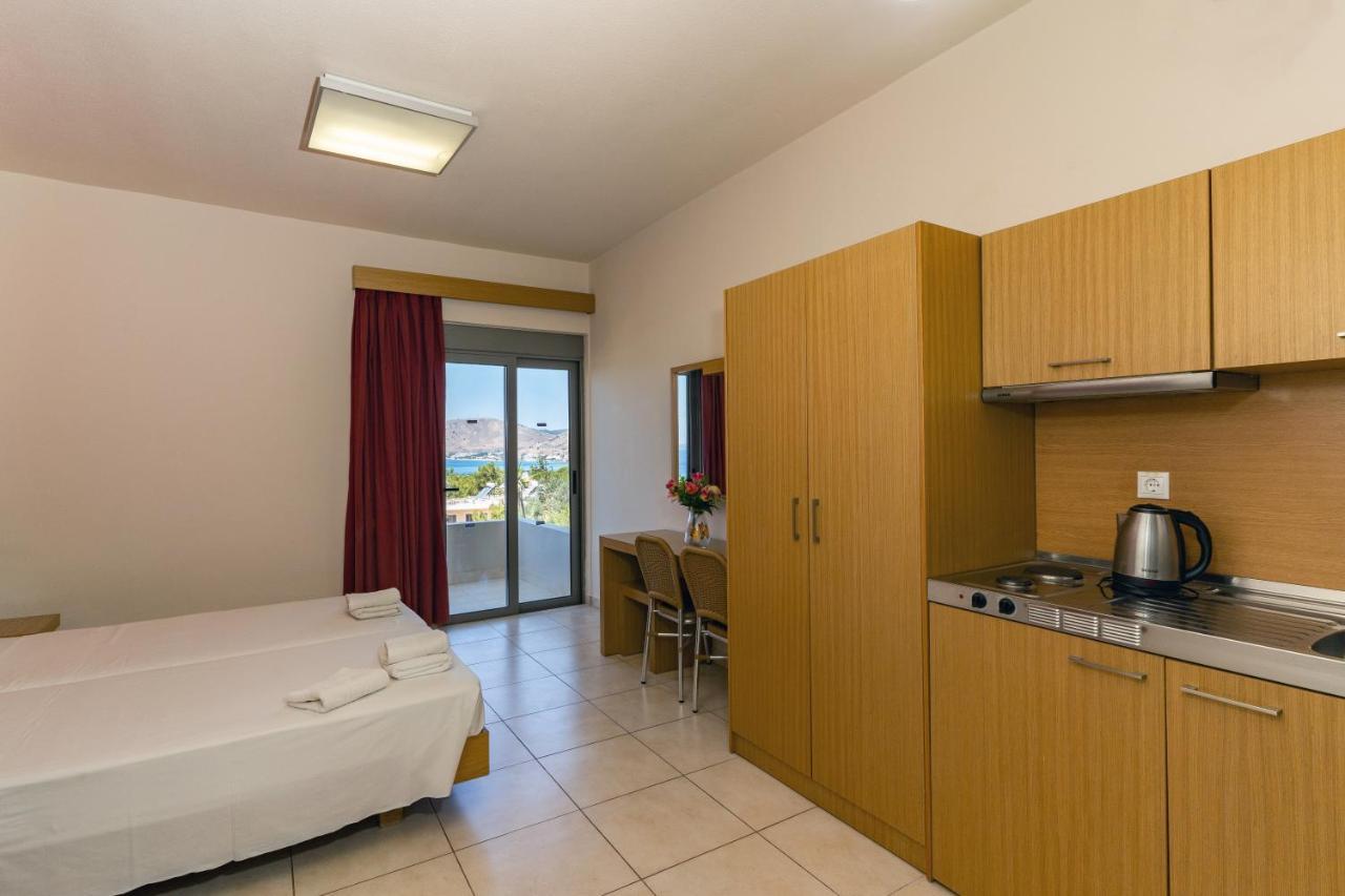Lia Apartahotel